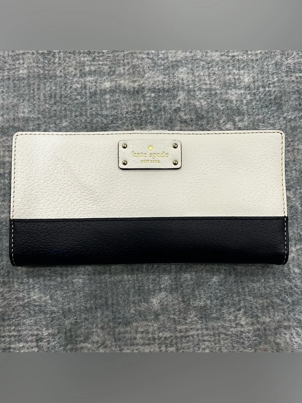 [Sold] kate spade Two-Tone Black and White Continental Wallet